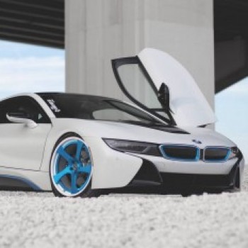 BMW i8 бирюзовая