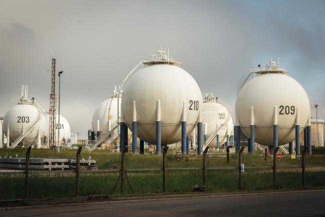 © Bloomberg. Horton sphere storage pressure vessels at the Total SE Grandpuits oil refinery in Grandpuits-Bailly-Carrois, France, on Thursday, May 27, 2021. The French energy giant holds its annual general meeting on May 28. Photographer: Cyril Marcilhacy/Bloomberg