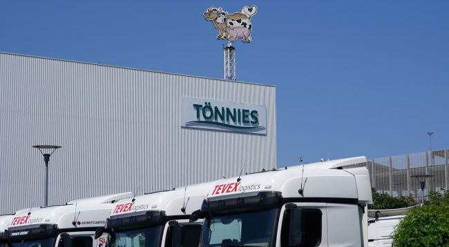 © Bloomberg. GUETERSLOH, GERMANY - JUNE 23: The Toennies meat packaging plant stands temporarily closed following a Covid-19 outbreak among workers there during the coronavirus pandemic in the town of Rheda-Wiedenbrueck on June 23, 2020 near Guetersloh, Germany. State authorities announced today they are placing the entire Guetersloh region into semi-lockdown following confirmed Covid-19 infections among over 1,500 employees of the plant. The Bundeswehr, the German armed forces, has stepped in to help test people at the approximately 250 houses and apartment complexes where Toennies employees, many of whom come from Romania, Bulgaria and Poland, live throughout the Guetersloh region. (Photo by Sean Gallup/Getty Images) Photographer: Sean Gallup/Getty Images Europe