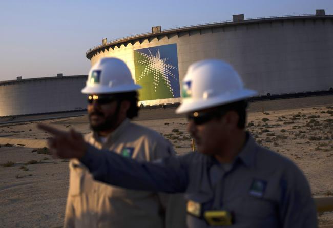 © Bloomberg. Crude oil storage tanks stand in the Juaymah tank farm at Saudi Aramco's Ras Tanura oil refinery and terminal at Ras Tanura, Saudi Arabia, on Monday, Oct. 1, 2018. Speculation is rising over whether Saudi Arabia will break with decades-old policy by using oil as a political weapon, as it vowed tohit backagainst any punitive measures after the disappearance of government criticJamal Khashoggi. Photographer: Simon Dawson/Bloomberg