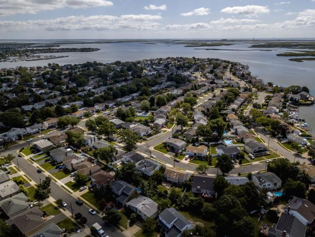 © Bloomberg. Homes in Merrick, along Long Island's south shore.