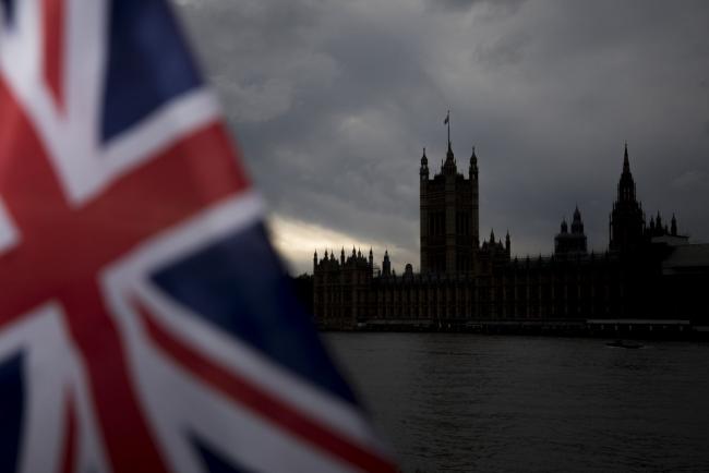 © Bloomberg. A British Union flag, also known as a Union Jack, flies from a tourist souvenir stall on the bank of the River Thames in view of the Houses of Parliament in London, U.K., on Monday, Oct. 28, 2019. The European Union looks set to grant the U.K. a delay to Brexit until Jan. 31, prolonging the uncertainty for businesses and citizens but removing the risk of a damaging no-deal split on Thursday. Photographer: Jason Alden/Bloomberg