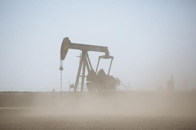© Bloomberg. A pump jack operates near Sublette, Kansas, U.S., on Friday, Sept. 25, 2020. After all the trauma the U.S. oil industry has been through this year -- from production cuts to mass layoffs and a string of bankruptcies -- many producers say they’re still prioritizing output over reducing debt. Photographer: Angus Mordant/Bloomberg