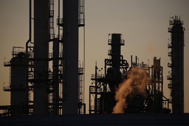 © Bloomberg. Emissions rise from the Royal Dutch Shell Plc Norco Refinery in Norco, Louisiana, U.S., on Friday, June 12, 2020. Oil eclipsed $40 a barrel in New York on Friday, extending a slow but relentless rise that’s been fueled by a pick-up in demand and could signal a reawakening for U.S. shale production. Photographer: Luke Sharrett/Bloomberg