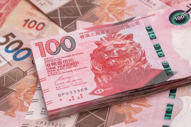 © Bloomberg. Hong Kong five-hundred and one-hundred dollar banknotes are arranged for a photograph in Hong Kong, China, on Thursday, April 23, 2020. Photographer: Paul Yeung/Bloomberg