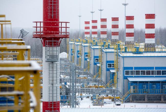 © Bloomberg. Compressor complexes at the Gazprom PJSC Slavyanskaya compressor station, the starting point of the Nord Stream 2 gas pipeline, in Ust-Luga, Russia, on Thursday, Jan. 28, 2021. Nord Stream 2 is a 1,230-kilometer (764-mile) gas pipeline that will double the capacity of the existing undersea route from Russian fields to Europe -- the original Nord Stream -- which opened in 2011.