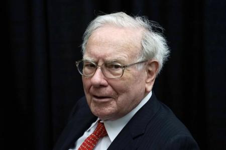 © Reuters/Rick Wilking. Warren Buffett at his Berkshire Hathaway's annual meeting weekend in Omaha, Nebraska, May 3, 2015.