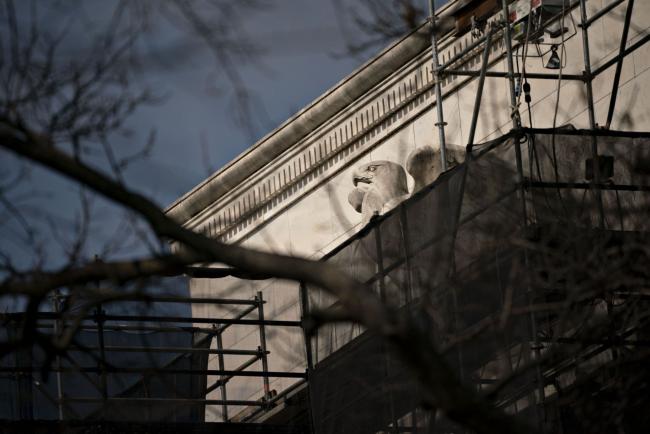 © Bloomberg. The Marriner S. Eccles Federal Reserve building stands in Washington, D.C., U.S., on Tuesday, March 17, 2020. The Trump administration is backing sending direct payments of $1,000 or more to Americans within two weeks as part of an $850 billion plan to blunt some of the economic impact of the widening coronavirus outbreak. Photographer: Andrew Harrer/Bloomberg