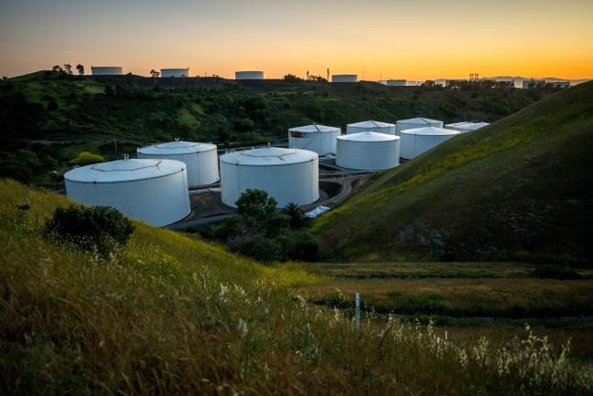 © Bloomberg. Fuel storage tanks containers stand at the NuStar Energy LP Selby Terminal in Crockett, California, U.S., on Thursday, April 23, 2020. Crude oil rose at the end of a dramatic week that saw prices in New York plunge below zero for the first time in history. Photographer: David Paul Morris/Bloomberg