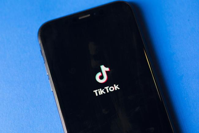 © Bloomberg. The logo for ByteDance Ltd.'s TikTok app is arranged for a photograph on a smartphone in Sydney, New South Wales, Australia, on Monday, Sept. 14, 2020. Oracle Corp. is the winning bidder for a deal with TikTok’s U.S. operations, people familiar with the talks said, after main rival Microsoft Corp. announced its offer for the video app was rejected. Photographer: Brent Lewin/Bloomberg