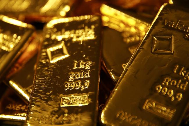 © Bloomberg. A mark of 999.9 fine sits on hallmarked one kilogram gold bullion bars at the Valcambi SA precious metal refinery in Balerna, Switzerland, on Tuesday, April 24, 2018. Gold's haven qualities have come back in focus this year as President Donald Trump’s administration picks a series of trade fights with friends and foes, and investors fret about equity market wobbles that started on Wall Street and echoed around the world. Photographer: Stefan Wermuth/Bloomberg