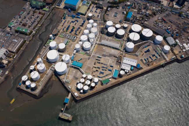 © Bloomberg. Oil storage tanks stand at the GS Caltex Corp. oil refinery in this aerial photograph taken above Incheon, South Korea, on Tuesday, April 28, 2020. South Korea has run out of commercial storage space for oil, according to people with knowledge of the matter, a development that’s likely to intensify a global scramble for tankers to store crude and fuels. Photographer: SeongJoon Cho/Bloomberg