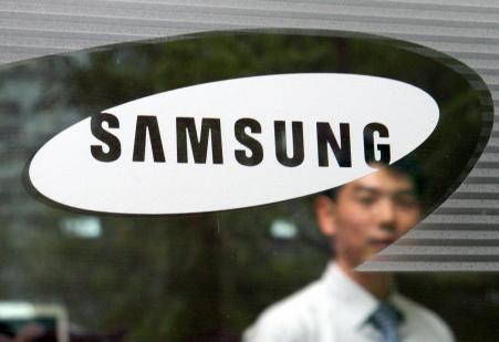 © Getty Images/AFP/Hong Jin-Hwan. South Korean officials are investigating nine Samsung officials on suspicion of insider trading, reports said Thursday. In this photo, a man walks by a logo of Samsung Group at the group's headquarters in Seoul on April 22, 2008.