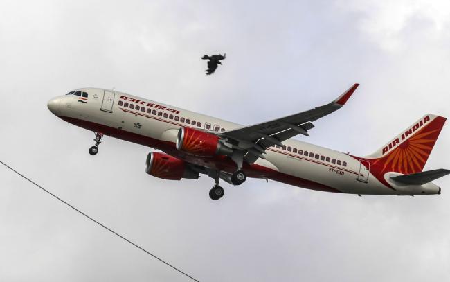 © Bloomberg. An Air India Ltd. aircraft prepares to land at Chhatrapati Shivaji International Airport in Mumbai, India, on Monday, July 10, 2017. Air India’s local market share has shrunk to about 13 percent from 35 percent just a decade ago. Photographer: Dhiraj Singh/Bloomberg