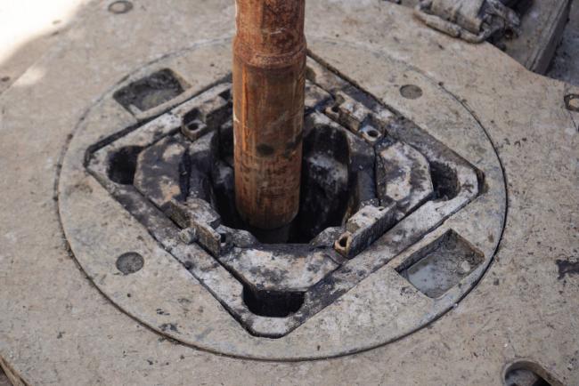 © Bloomberg. Pipework is positioned on the oil drilling platform at the oil and gas field processing and drilling site operated by Ukrnafta PJSC in Boryslav, Lviv region, Ukraine, on Thursday, July 4, 2019. Ukrnafta co-owner, Naftogaz JSC, the largest gas supplier in the country of 42 million people, is seeking funds to accelerate gas purchases ahead of the heating season and a potential disruption of gas transit by Russia’s Gazprom PJSC from the start of 2020. Photographer: Vincent Mundy/Bloomberg