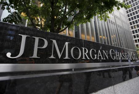 © Reuters/Mike Segar. Eight large American banks, including JPMorgan Chase & Co., Bank of America Corp. and Citigroup Inc, may have their credit ratings cut by Standard & Poor's. A view of the exterior of the JP Morgan Chase & Co. corporate headquarters in the Manhattan borough of New York City, May 20, 2015.