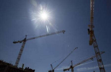 © Reuters/Neil Hal. Cranes surround a construction site in London, Britain on June 4, 2015.