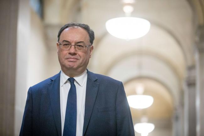 © Bloomberg. Andrew Bailey, governor of the Bank of England, poses for a photograph on his first day in the post at the central bank in the City of London, U.K., on Monday, March 16, 2020. Bailey knows a few things about crises, which should put him good stead on Monday when he takes the helm of the Bank of England as it tries to stave off recession triggered by the coronavirus pandemic. Photographer: Jason Alden/Bloomberg
