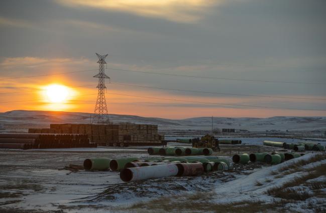 © Bloomberg. Pipes for the Keystone XL pipeline sit stacked in a yard near Oyen, Alberta on Jan. 26.