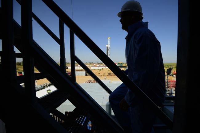 © Bloomberg. The silhouette of a contractor is seen walking up stairs at an Anadarko Petroleum Corp. oil rig site in Fort Lupton, Colorado, U.S., on Tuesday, Aug. 12, 2014.