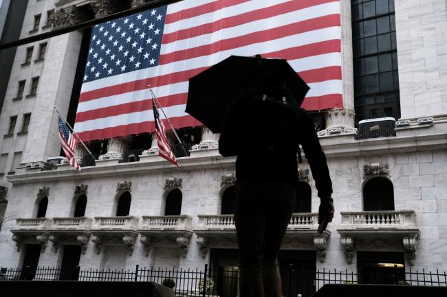 © Bloomberg. NEW YORK, NEW YORK - MARCH 17: People walk in front of the New York Stock Exchange (NYSE) on March 17, 2020 in New York City. The markets have trended upward a day after the Dow Jones Industrial Average suffered its worse single-day loss ever on COVID-19 fears. (Photo by Spencer Platt/Getty Images) Photographer: Spencer Platt/Getty Images North America