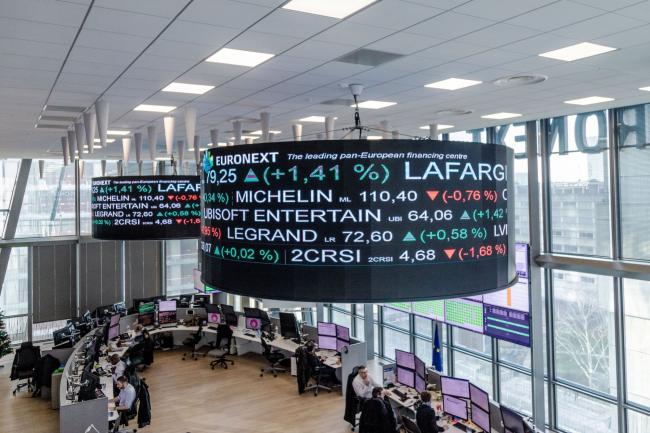 © Bloomberg. Company trading price movements sit on digital display screens inside the Euronext NV Paris stock exchange in the La Defense business district of Paris, France, on Wednesday, Jan. 22, 2020. Euronext Chief Executive Officer Stephane Boujnah said in an interview in Le Figaro that no decision had yet been made on whether to make an offer for Spanish bourse operator BME and that he was still examining the dossier. Photographer: Anita Pouchard Serra/Bloomberg