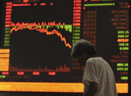 © Reuters. An investor stands in front of an electronic board showing stock information at a brokerage house in Fuyang, Anhui province, July 27, 2015. China stocks plunged more than 8 percent, their biggest one-day drop in more than eight years.