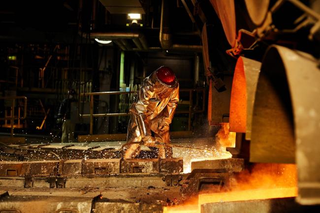 © Bloomberg. A worker wearing heat resistant protective clothing opens a furnace at the KGHM Polska Miedz SA copper smelting plant in Glogow, Poland, on Tuesday, March 9, 2021. Nickel extended its plunge from a six-year high after a stock-market slump hurt risk appetite, while copper resumed losses as supply concerns eased. Photographer: Bartek Sadowski/Bloomberg