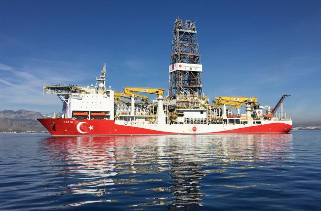 © Bloomberg. The Fatih oil drilling ship prepares to sail to the contested waters of the Mediterranean Sea for oil and gas drilling operations near Anatalya, Turkey, on Tuesday, Oct. 30, 2018. Turkey’s first deep-sea drilling ship, flanked by Turkish war vessels, set sail Tuesday looking for natural gas and oil in contested waters of the Mediterranean, a launch liable to exacerbate longstanding tensions with Greece.
