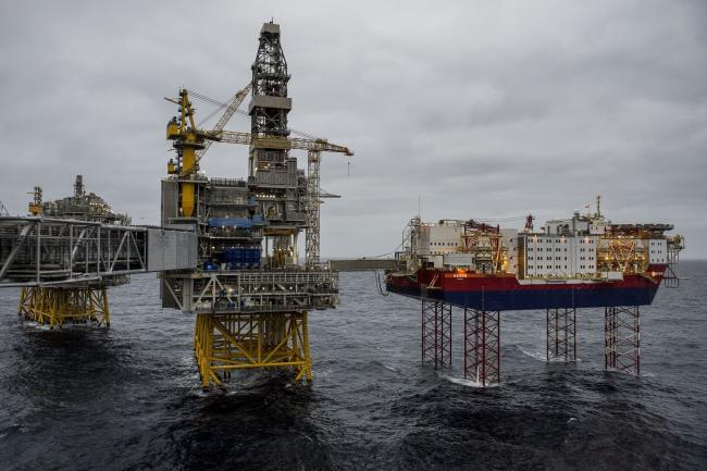 © Bloomberg. The Haven accommodation jackup rig, owned by Jacktel AS, right, stands connected to the drilling platform, center, on the Johan Sverdrup oil field off the coast of Norway in the North Sea, on Tuesday, Dec. 3, 2019. Sverdrup's earlier-than-expected start in October broke a long trend of underperformance for Norway's overall oil production. Photographer: Carina Johansen/Bloomberg