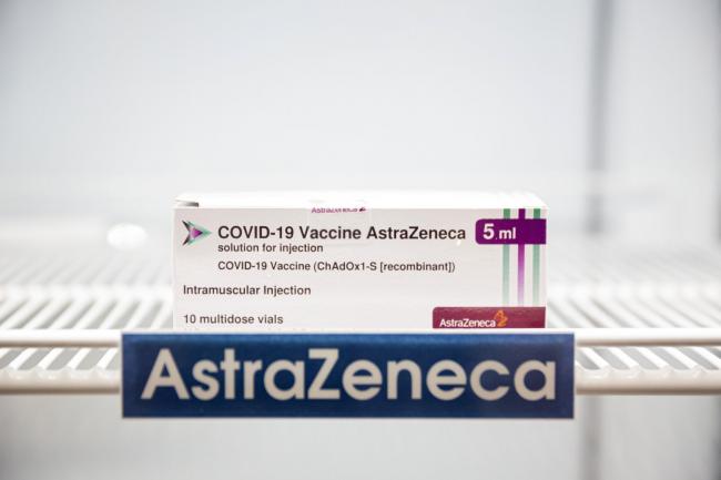 © Bloomberg. A box containing 10 multidose vials of the AstraZeneca Covid-19 vaccine in a refrigerator at the Bamrasnaradura Infectious Diseases Institute in Nonthaburi, Thailand, on Friday, March 12, 2021. Thailand’s Health Ministry said that the nation would temporarily halt the use of AstraZeneca Plc vaccines until there's more clarity from the investigations of possible blood clots. The Prime Minister Prayuth Chan-Ocha and some of his cabinet members who were scheduled to get their AstraZeneca shots today have postponed their appointments after suspensions of the vaccine in some European countries, including in Denmark, Italy and Norway. Photographer: Andre Malerba/Bloomberg