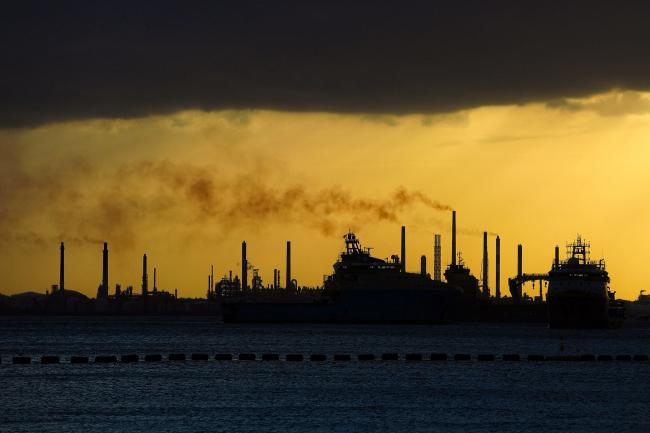 © Bloomberg. SINGAPORE - FEBRUARY 23: Vessels anchored in the water off Sentosa, with the ShellÕs Pulau Bukom oil refinery pictured in the background on February 23, 2020 in Singapore. (Photo by Suhaimi Abdullah/Getty Images)