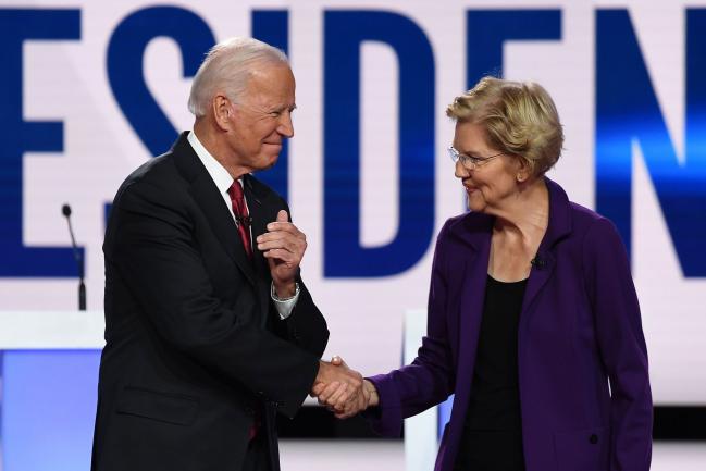 © Bloomberg. Former Vice President Joe Biden and Senator Elizabeth Warren shake hands ahead of the fourth Democratic primary debate on Oct. 15, 2019.