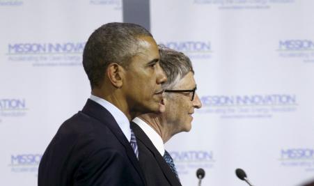 © Reuters/Kevin Lamarque. U.S. President Barack Obama stands with Bill Gates during the launch of Mission Innovation, a landmark commitment to dramatically accelerate public and private global clean energy innovation, during the World Climate Change Conference 2015 (COP21) in Paris, Nov. 30, 2015.