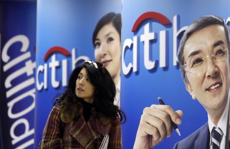 © Reuters. The deal between Citigroup and SMBC, cost of which is still unknown, will include the sale of 740,000 accounts worth about  billion.