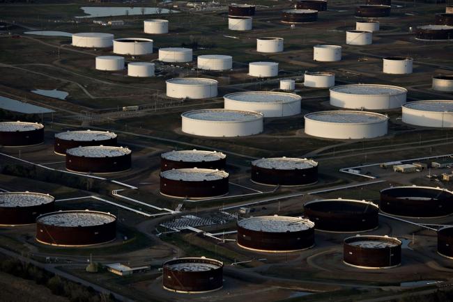 © Bloomberg. Oil storage tanks in Cushing, Oklahoma. Photographer: Daniel Acker/Bloomberg