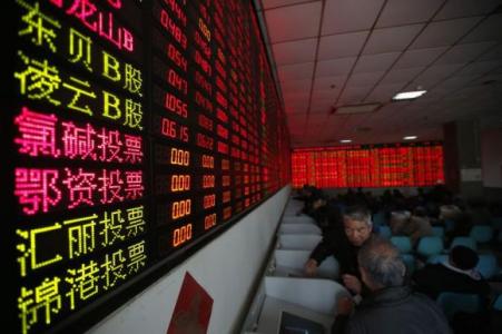 © Reuters/Aly Song. Investors look at computer screens showing stock information at a brokerage house in Shanghai on Jan. 5, 2015.