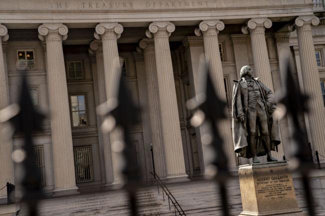 © Bloomberg. The U.S. Treasury building stands in Washington, D.C. Photographer: Andrew Harrer/Bloomberg