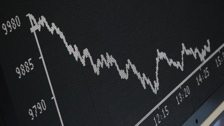 © Getty Images/DANIEL ROLAND/AFP. A board displays the chart of Germany's share index DAX at the stock exchange in Frankfurt, western Germany, on Sept. 22, 2015.