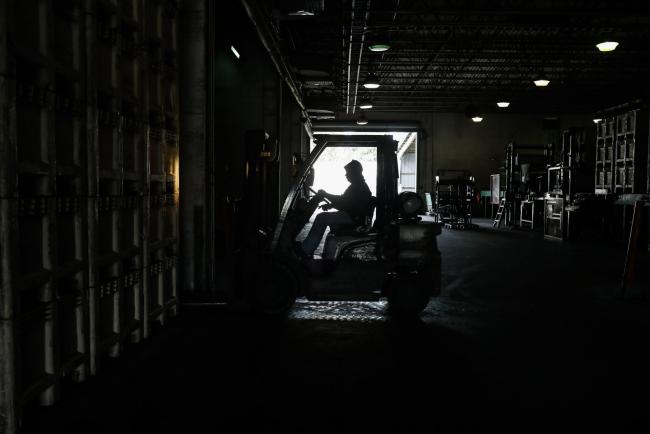 © Bloomberg. A worker operates a forklift to move crates of citrus fruits at the Premier Citrus LLC packing facility in Vero Beach, Florida, U.S. Photographer: Eve Edelheit/Bloomberg