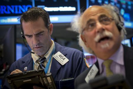 © Reuters/Brendan McDermid. Traders work on the floor of the New York Stock Exchange August 21, 2015.<br/>
