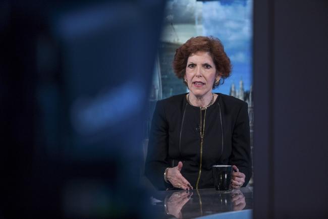 © Bloomberg. Loretta Mester, president and chief executive officer of the Federal Reserve Bank of Cleveland, gestures while speaking during a Bloomberg Television interview in London, U.K., on Wednesday, July 3, 2019. U.S. President Donald Trump's picks to join the Federal Reserve won't have big a political influence on monetary policy, according to Mester. Photographer: Chris Ratcliffe/Bloomberg