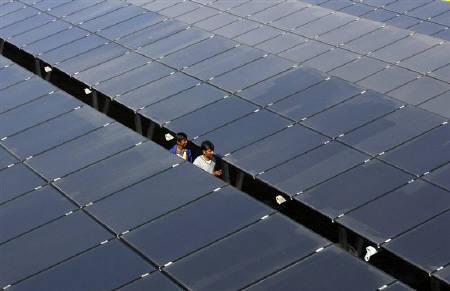 © Reuters. A solar power plant in Gujarat, India