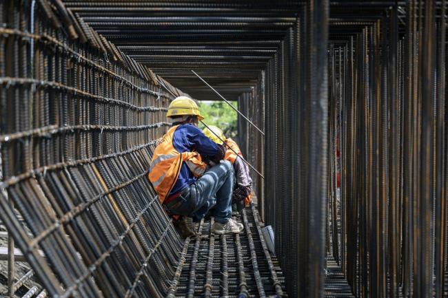 © Bloomberg. Workers labor at the construction site of an elevated highway on the outskirts of Shanghai, China, on Friday, June 12, 2020. China's economy continued to recover in May, with accelerating industrial output growth leading the way while consumption remains in contraction.