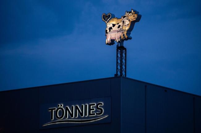 © Bloomberg. GUETERSLOH, GERMANY - JUNE 17: The Toennies meat packing plant stands at twilight during the coronavirus pandemic in Rheda-Wiedenbrueck on June 17, 2020 near Guetersloh, Germany. Authorities announced today that schools and child day care centers in the region will be shut temporarily following a dramatic increase in the number of confirmed Covid-19 infections among workers at the Toennies plant. More than 650 infected workers have been confirmed, with the number likely to rise as further test results become available. According to media reports 7,000 people are in quarantine. (Photo by Lukas Schulze/Getty Images)