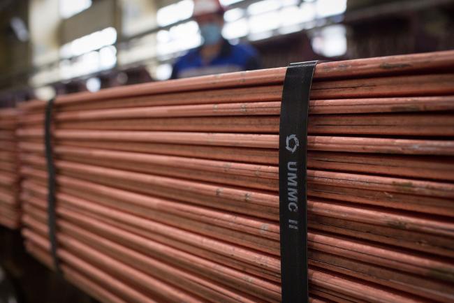 © Bloomberg. Branded binding secures newly-made copper cathode sheets in the electrolysis shop at the Uralelectromed Copper Refinery, operated by Ural Mining and Metallurgical Co. (UMMC), in Verkhnyaya Pyshma, Russia, on Thursday, July 30, 2020. Gold surged to a fresh record Friday fueled by a weaker dollar and low interest rates. Silver headed for its best month since 1979. Photographer: Andrey Rudakov/Bloomberg