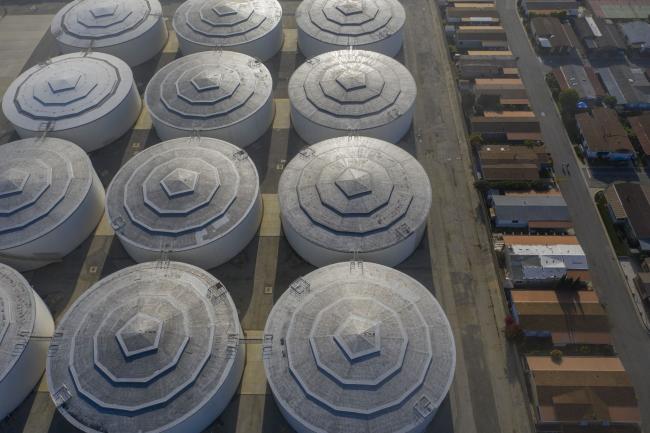 © Bloomberg. COMPTON, CALIFORNIA - APRIL 26: An aerial view shows homes near the Dominguez Hill Tank Farm Oil Storage Terminal as oil prices have cratered with the spread of the coronavirus pandemic on April 26, 2020 in the East Rancho Dominguez section of Compton, California. Crude oil prices dropped into in the negative territory for the first time on April 20 with millions of barrels going unused after travel restrictions and widespread social distancing measures brought on by the coronavirus (COVID-19) pandemic caused an unprecedented drop in global oil demand. (Photo by David McNew/Getty Images) Photographer: David McNew/Getty Images North America