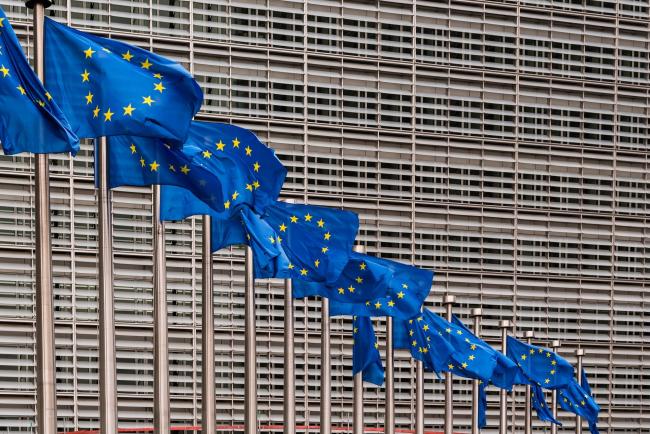 © Bloomberg. A line of European Union (EU) flags fly from flagpoles outside the Berlaymont building, which houses offices of the European Commission, in Brussels, Belgium, on Monday, June 8, 2020. British and European Union negotiators called on their political leaders to break the deadlocked negotiations over the two sides’ future relationship amid signs patience is wearing thin. Photographer: Geert Vanden Wijngaert/Bloomberg