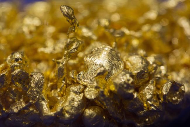 © Bloomberg. Gold casting grain sits inside a glass container at the Uralelectromed Copper Refinery, operated by Ural Mining and Metallurgical Co. (UMMC), in Verkhnyaya Pyshma, Russia, on Thursday, July 30, 2020. Gold surged to a fresh record Friday fueled by a weaker dollar and low interest rates. Silver headed for its best month since 1979.