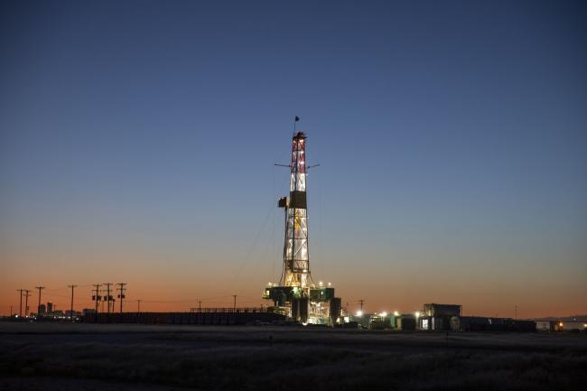 © Bloomberg. An active oil drilling rig in Midland, Texas. Photographer: Matthew Busch/Bloomberg